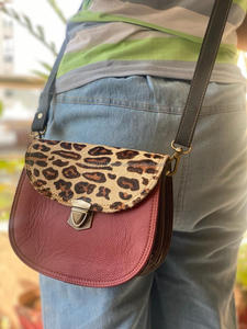 Sac à bandoulière élégant en cuir recyclé pour femmes Sac à bandoulière de couleur trapue Sac à bandoulière en cuir de fourrure imprimé animal - Product Image 3