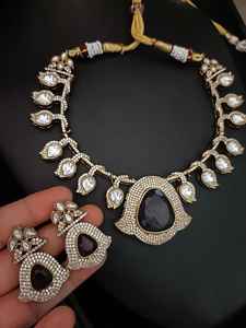 Ensemble de colliers plaqué or AD CZ pour femmes Bollywood Style ethnique mariage fiançailles numéro forme chaînes de brins avec Zircon - Product Image 5