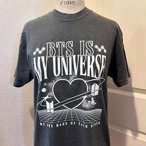 Camiseta de media manga de algodón 100% para hombre - Product Image 1