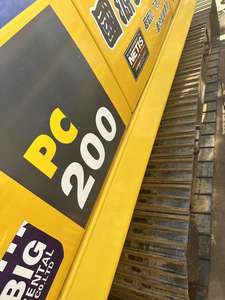 Gran oferta de excavadoras de orugas Komatsu PC200 de segunda mano en Japón, con piezas de motor central - Product Image 4