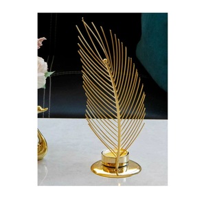 Soporte decorativo de metal para luz de té, perfecto para agregar un ambiente cálido a las salas de estar, dormitorios, mesas de comedor y espacios al aire libre - Product Image 3