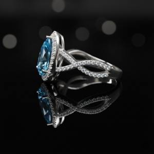 แหวนเงินแท้ทรงลูกแพร์ประดับพลอยบลูโทปาซธรรมชาติสำหรับผู้ชาย สไตล์วินเทจ  ตัวเรือนแบบ Prong Setting  รับรองโดยผู้เชี่ยวชาญ  เหมาะสำหรับเป็นของขวัญวันครบรอบ - Product Image 2