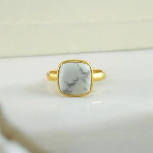 Anillo de Plata de Ley 925 con Howlite Natural, Hecho a Mano, Chapado en Oro, con Diamantes y Perlas, Estilo Bohemio, de Alta Calidad - Product Image 1