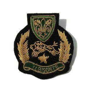 Écussons brodés à la main, emblèmes, blason, badge fait main, patch, écussons pour blazer, blason de famille - Product Image 1