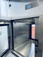 Boîte de transfert dynamique à interverrouillage mécanique pour environnements propres en usine pharmaceutique