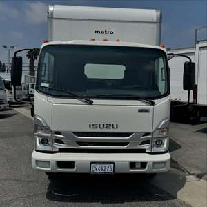 Camión Volquete Isuzu NPR HD de Cabina Doble Usado 2024 - Product Image 2