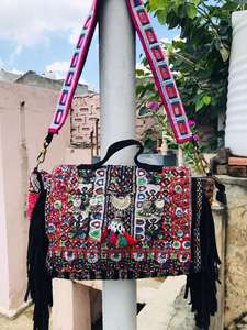 Pochette Boho en soie brodée avec diamant perlé et strass sac à main de soirée peint à la main pour les occasions formelles - Product Image 5