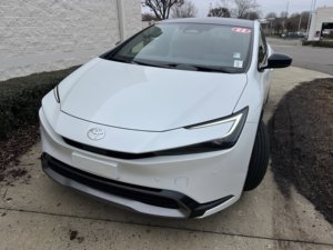Toyota Prius XLE V4 2.0L FWD 2023 Usado en Buen Estado - Product Image 3
