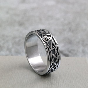Anillo Unisex de Acero Inoxidable Estilo Nórdico Vintage, Chapado en Oro de 18K, Diseño Vikingo con Cuervo, Moderno y a la Moda, con Incrustaciones en Forma de Número, para Regalo - Product Image 2
