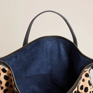 Sac fourre-tout en cuir de vachette véritable pour femmes avec logo en cuir de vachette élégant à motif de fourrure pour le voyage - Product Image 4