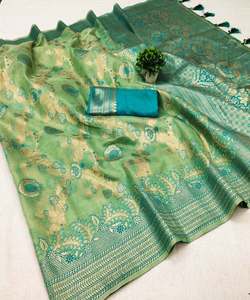 Exclusivo Sari de seda Banarasi para mujer con trabajo bordado tradicional y hermosa Blusa confeccionada para celebraciones de boda - Product Image 5