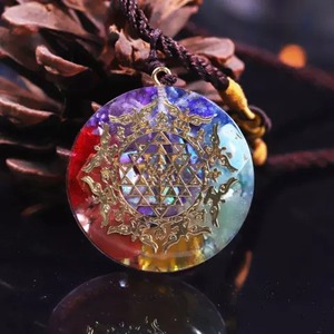 Pendentif Orgonite à 7 chakras au design unique pour la protection de l'énergie et l'énergie des chakras disponible à un prix compétitif - Product Image 1