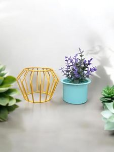 เพิ่มความรู้สึกของนักออกแบบที่ทันสมัยให้กับสวนหรือการตกแต่งภายในของคุณด้วยเครื่องปลูกโลหะทำด้วยมือในสีทองสีเงินและสีดำด้านที่ทำเสร็จแล้ว - Product Image 3