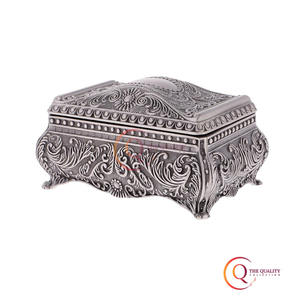 Coffre exquis pour bijoux chéris et design floral luxueux idéal pour la décoration de la maison cadeau donnant et protégeant des articles - Product Image 2