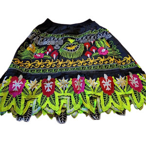 Faldas Isleñas de Estilo Moderno, Faldas Bordadas con Estampado Floral Colorido de Algodón para Mujer - Product Image 2