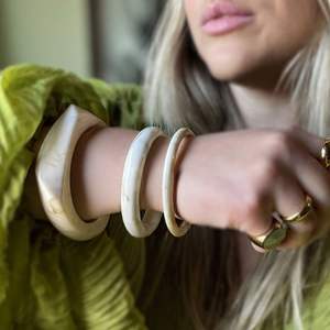 Joyería VERSÁTIL, pulsera acrílica de resina, brazalete exagerado, deslumbrante, Multicolor, ancho, Irregular, cuadrado, pulseras acrílicas - Product Image 2