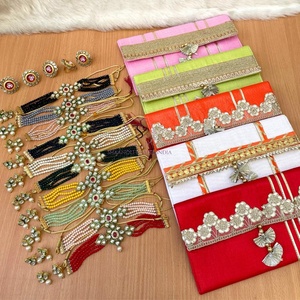Ensemble de colliers en laiton plaqué or Kundan lourd fait à la main longue chaîne florale avec perles et émeraude élégant cadeau de bijoux de mariage et de fête
