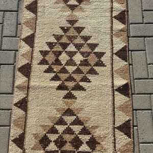 Alfombra Vintage, Alfombra Turca de 2.5x11.7 pies, Alfombra de Lana Marrón con Camuflaje Blanco - Product Image 5