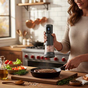 Juego de Molinillos Eléctricos Portátiles para Pimienta y Sal, 2 Piezas con Base, Recargables por USB, Operación con una Mano, Grosor Ajustable - Product Image 2