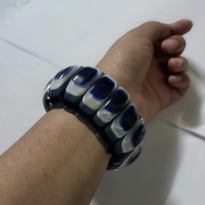 สร้อยข้อมือผู้หญิงสไตล์วินเทจทำมือเครื่องประดับแฟชั่นทำจากเรซินเกรดชั้นนำพร้อมของขวัญจากไข่มุกเพชรอินเดีย - Product Image 1