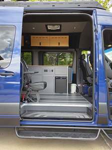 Fourgon utilitaire Sprinter 3500XD de classe poids lourd, modèle 2024, d'occasion - Product Image 1