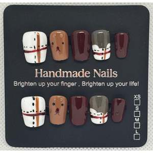 Unghie Finte Medie con Design al Cioccolato Caldo - Applicazione Smalto per Unghie - Product Image 1