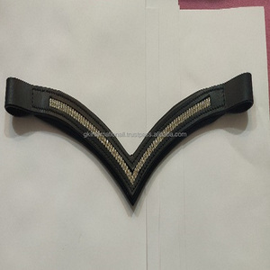 แผ่นรองขนม้าหนังสีดำรูปตัววีแบบนิ่มประดับเพชรคริสตัลสีทองและห่วงแบบปรับแต่งได้ - Product Image 5