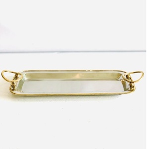 Bandeja redonda de latón para servir con acabado dorado pulido, ideal para decoración de mesa de fiestas y bodas - Product Image 3