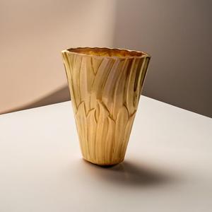 Florero decorativo de aluminio minimalista hecho a mano - Product Image 1