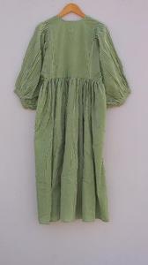 เดรสมิดิคอลึกและลายทางสีเขียวเดรสพิมพ์ลายแถบคาดเอวแบบธรรมชาติสำหรับฤดูร้อน - Product Image 5