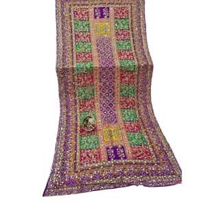 Châle pour femmes fait à la main de haute qualité pour l'hiver 100% Polyester vêtements ethniques châles en soie avec miroirs lourds et travail à la main - Product Image 1