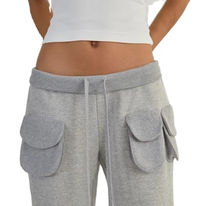 Ensemble de survêtement pour femme en molleton épais respirant avec pantalon de sport à taille élastique et trous pour les pouces, et pull de sport à taille cintrée - Product Image 4
