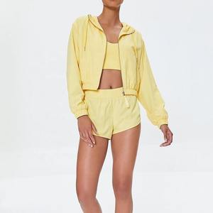 Chándal de satén de dos piezas personalizado para mujer, chaqueta cortavientos cómoda y transpirable a la moda con estampado de logotipo, chaqueta de chándal de talla grande - Product Image 1