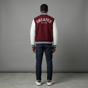 Blouson universitaire bordeaux en laine avec manches en cuir, col et poignets en tricot côtelé, fermeture à boutons-pression, logo personnalisé, streetwear, vêtement d'extérieur pour homme - Product Image 2