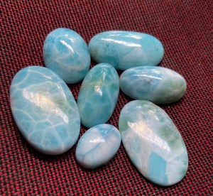 Pierre de Larimar naturelle en cabochon, rare, de qualité exceptionnelle, jeu de couleurs, certifiée par un tiers, bijoux fins, artisanat, pierre précieuse bleu océan - Product Image 2