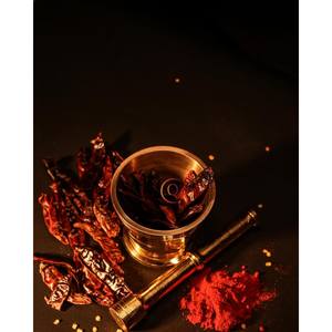 ครกโลหะและสากในทองเหลืองที่มีการตกแต่งแบบคลาสสิกเหมาะสำหรับอุปกรณ์บดและครัวแบบดั้งเดิมจากอินเดีย - Product Image 4