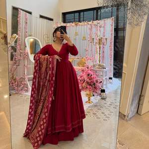 Nouvel été fantaisie Anarkali robe Dupatta et bas ensemble pure soie Chinon pour filles tenue de fête Look élégant et élégant - Product Image 5