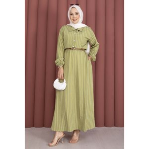 Conjunto de Dos Piezas a Rayas Verde Oliva, Talla XS, Camisa Corta Moderna y Falda con Cinturón Decorativo, Tops a Juego - Product Image 3