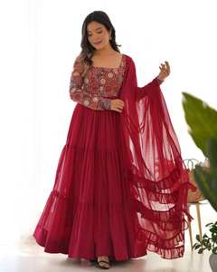 Robe d'été vintage Anarkali, longueur au sol, avec dupatta, en géorgette pure douce et lourde, broderie à 9 aiguilles, tenue ample unie - Product Image 1
