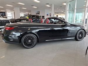 Magnifique <span class=keywords><strong>Mercedes</strong></span>-<span class=keywords><strong>Benz</strong></span> CLE450 AMG 53 <span class=keywords><strong>Cabriolet</strong></span> d'occasion 2024, sièges en cuir, toit ouvrant, coffre, au meilleur prix - Product Image 4