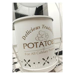 Contenitore di conservazione di patate, cipolla e aglio con cesto rotondo a tre livelli.