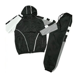 Ensemble de short coupe-vent avec logo personnalisé de qualité supérieure Short de jogging coupe-vent en nylon respirant avec veste à capuche élégante - Product Image 3