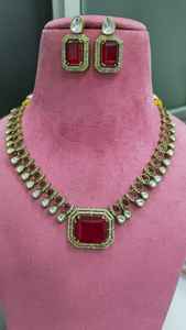 Ensemble de colliers Polki de qualité supérieure, style minimaliste, s'accorde à la fois aux tenues ethniques et occidentales, design magnifique, parfait pour les soirées. - Product Image 4