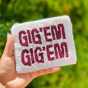 Élégant artisanat GIG'EM Design perlé broderie Preppy Mini sac à fermeture éclair élégant et fantaisie traditionnel par Hiba Enterprises - Product Image 1