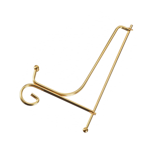 Soporte de placa de latón, venta al por mayor, nuevo diseñador, soporte de Latón chapado en oro, soporte de placa de mesa de cena personalizado para boda - Product Image 1