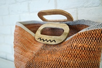 Bolso Bandolera de Algodón Hecho a Mano para Mujer, Tendencia 2026, Bolso de Compras y Playa Duradero con Parte Superior Abierta y Asa de Madera, Diseño Personalizado