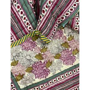 ผ้าห่มเดี่ยวลายกันธาพิมพ์ลายด้วยมือจาก Gulabchand ผลิตจากผ้าฝ้าย เหมาะสำหรับฤดูร้อน ใช้สำหรับเด็กทารก ใช้ในบ้าน - Product Image 1