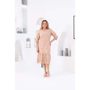 Vestido de talla grande con bordado y puños elásticos forrados, color crema - Product Image 4