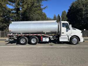 Camión de Gasolina/Combustible USADO Source Now T680 2021 de 4800 Galones - Paccar 400HP 12 Velocidades AMT - Exportación Global - Despacho de Aduana Gratuito - Product Image 4