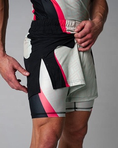 Shorts de sport décontractés pour hommes avec tissu respirant, taille élastique et coupe moderne, adaptés à la course à pied en salle de sport et au confort quotidien - Product Image 3